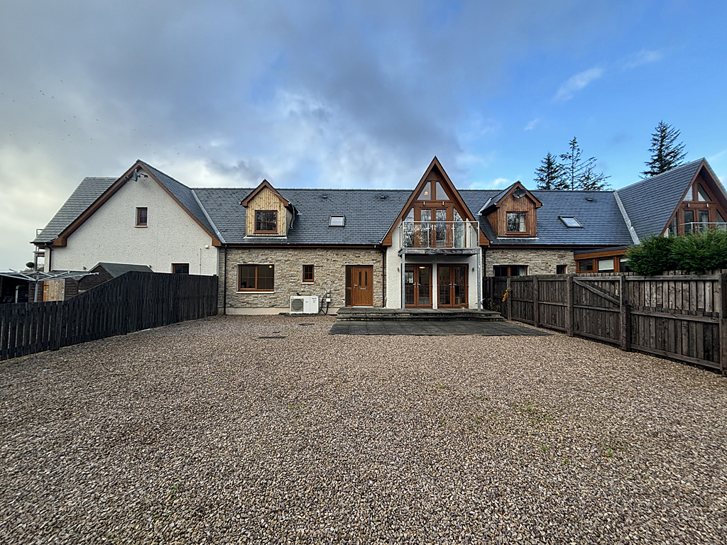 Tower Ridge Courtyard Villa 3, Tower Ridge Courtyard, Torlundy, Fort William, PH33 6SS - Fort ...