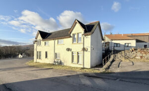 Flat 4 Torlundy Farmhouse, Torlundy, Fort William, PH33 6SW